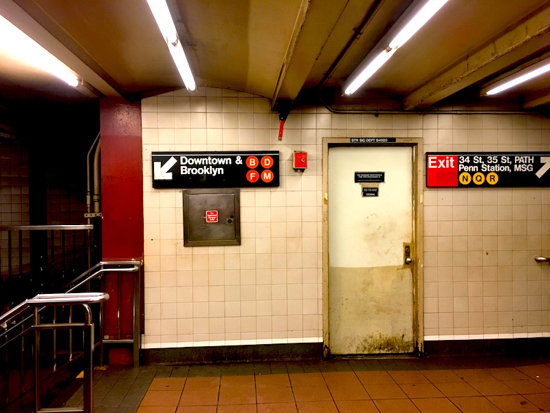 Navagating the nyc subway © HollyDayz