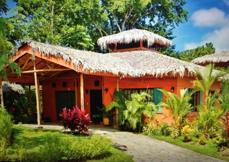 Costa Rica's Casa Tucana © HollyDayz