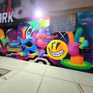 Street Art Sunday time.

This one is by one of my favorite artists @jasonnaylor 

He has so many pieces all over, there may be one in your city! 

#streetartmural #streetart #streetartnyc #streetartsunday #jasonnaylor #vibrantcolors #brooklyn #bkny #thebushwickcollective #artistsoninstagram #nycgo #nyc #buswick
